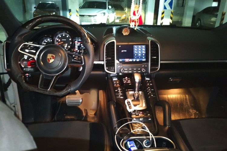Used Porsche Cayenne 2016 Cayenne Platinum Edition 3.0T Center Console
