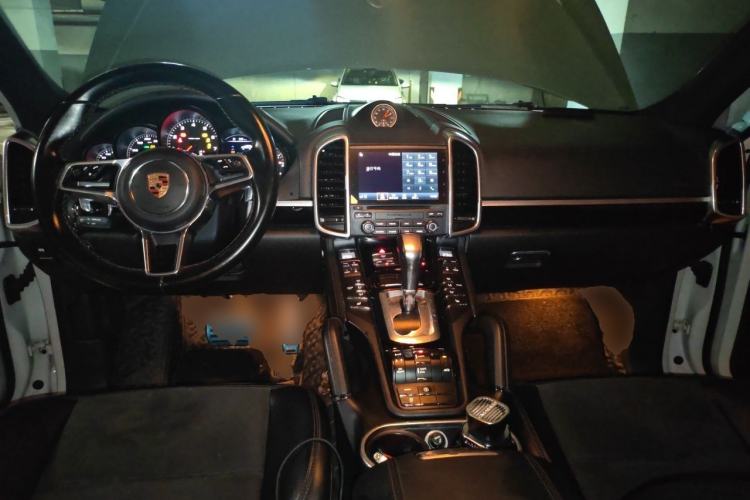 Used Porsche Cayenne 2016 Cayenne Platinum Edition 3.0T Center Console
