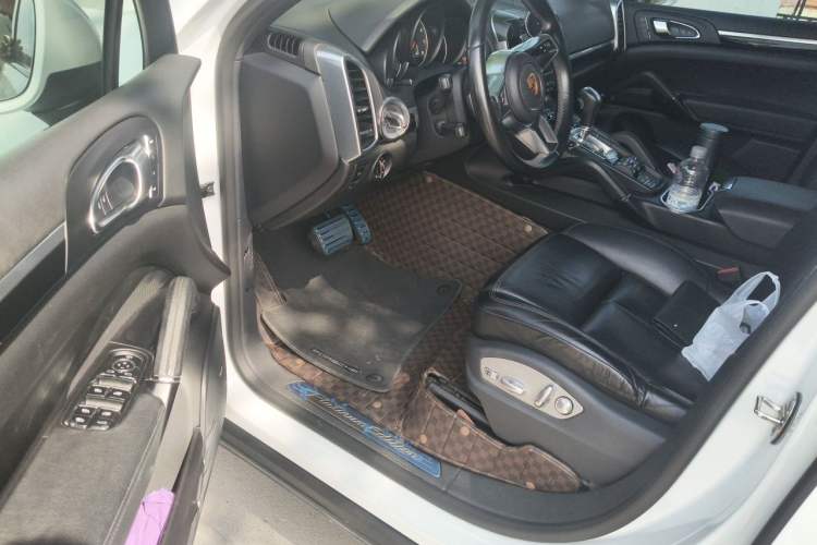 Used Porsche Cayenne 2016 Cayenne Platinum Edition 3.0T Driver Seat