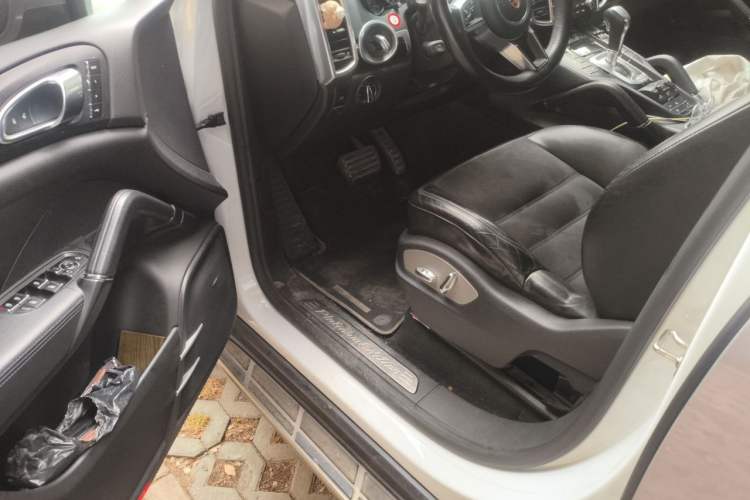 Used Porsche Cayenne 2016 Cayenne Platinum Edition 3.0T Driver Seat