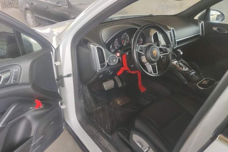 Used Porsche Cayenne 2016 Cayenne Platinum Edition 3.0T Driver Seat