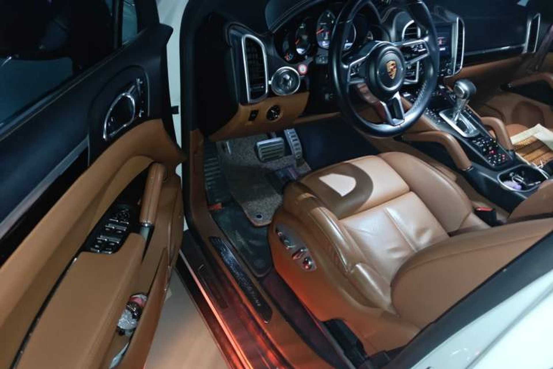 Used Porsche Cayenne 2016 Cayenne Platinum Edition 3.0T Driver Seat