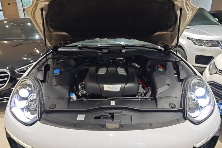 Used Porsche Cayenne 2016 Cayenne 3.0T Engine Bay