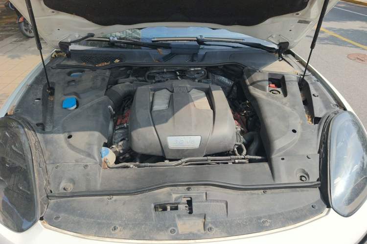 Used Porsche Cayenne 2016 Cayenne 3.0T Engine Bay
