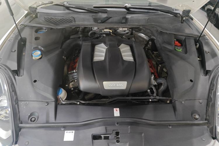 Used Porsche Cayenne 2016 Cayenne 3.0T Engine Bay