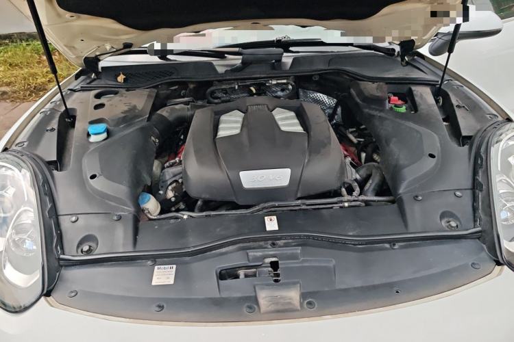 Used Porsche Cayenne 2016 Cayenne 3.0T Engine Bay