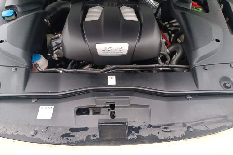 Used Porsche Cayenne 2016 Cayenne 3.0T Engine Bay