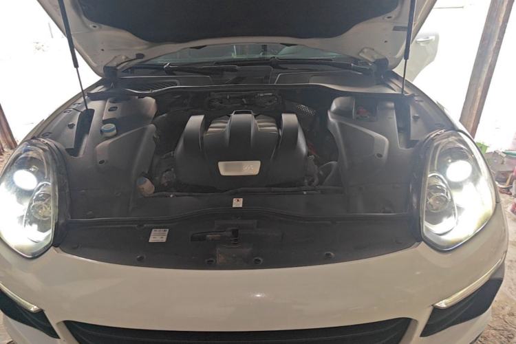 Used Porsche Cayenne 2016 Cayenne 3.0T Engine Bay