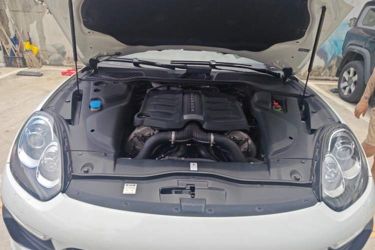 Used Porsche Cayenne 2016 Cayenne S 3.6T Engine Bay