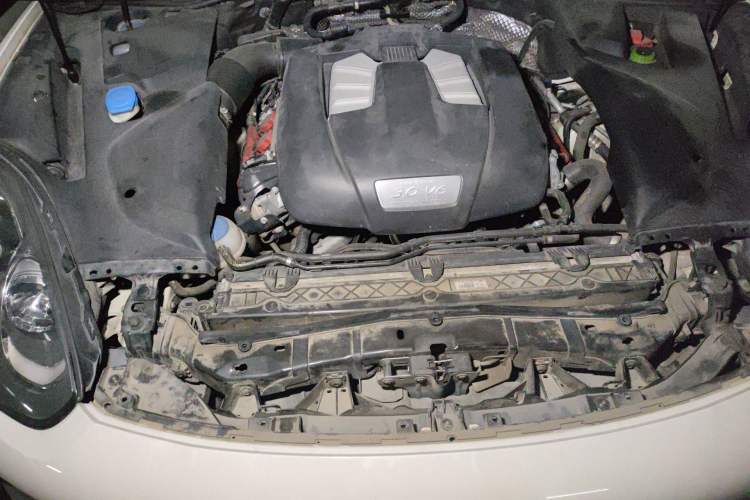 Used Porsche Cayenne 2016 Cayenne 3.0T Engine Bay
