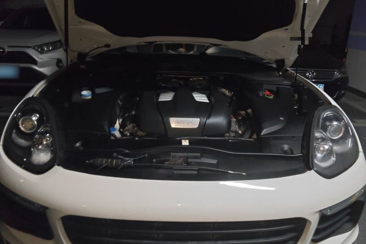 Used Porsche Cayenne 2016 Cayenne 3.0T Engine Bay