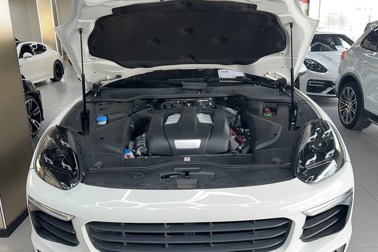 Used Porsche Cayenne 2016 Cayenne 3.0T Engine Bay