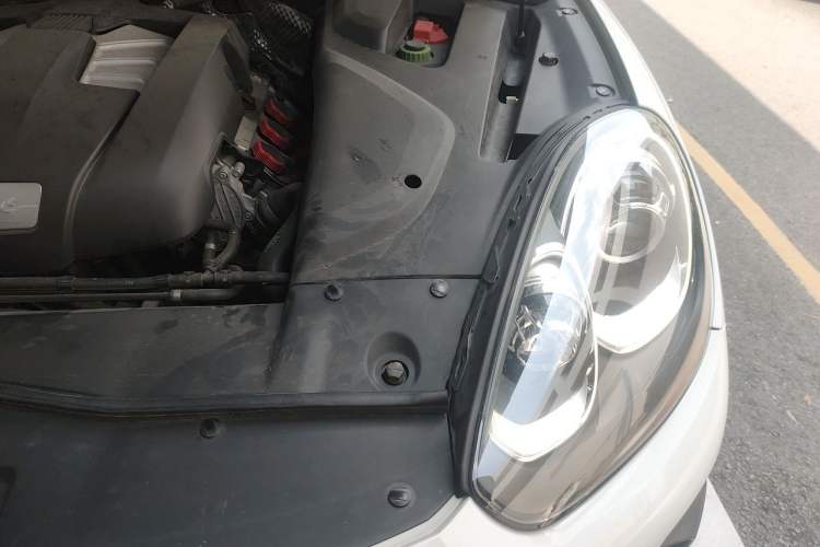 Used Porsche Cayenne 2016 Cayenne 3.0T Engine Bay Left