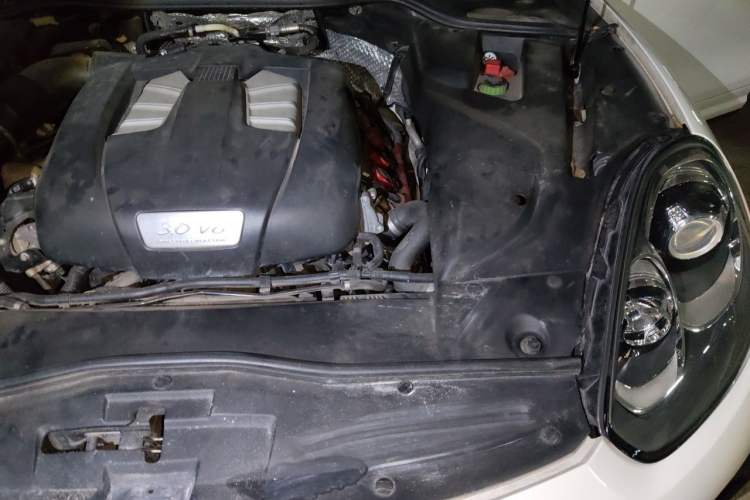 Used Porsche Cayenne 2016 Cayenne 3.0T Engine Bay Left
