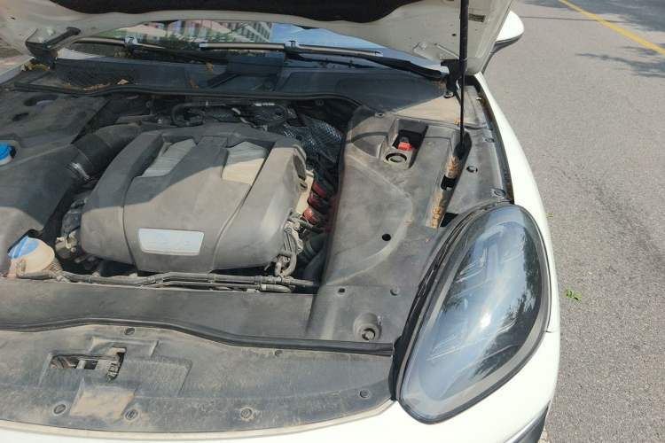 Used Porsche Cayenne 2016 Cayenne 3.0T Engine Bay Left