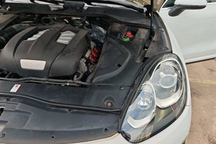 Used Porsche Cayenne 2016 Cayenne 3.0T Engine Bay Left