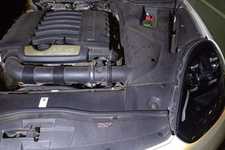 Used Porsche Cayenne 2016 3.6 V6 U.S. specification Engine Bay Left