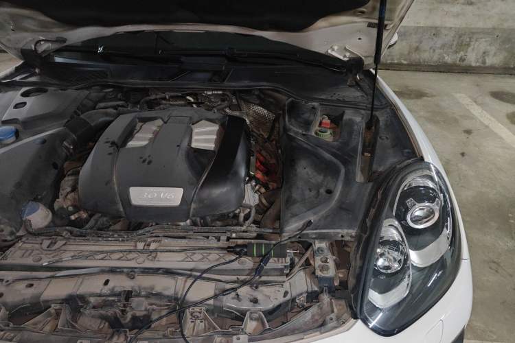 Used Porsche Cayenne 2016 Cayenne Platinum Edition 3.0T Engine Bay Left