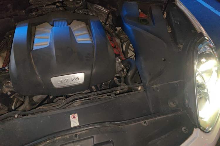 Used Porsche Cayenne 2016 Cayenne Platinum Edition 3.0T Engine Bay Left