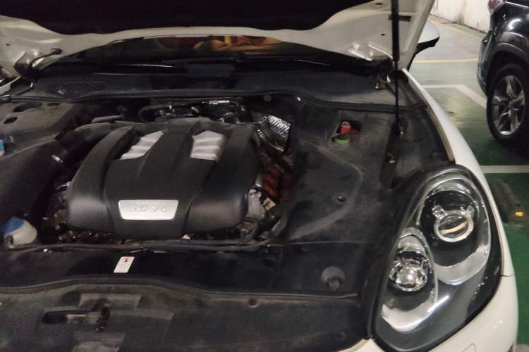 Used Porsche Cayenne 2016 Cayenne Platinum Edition 3.0T Engine Bay Left