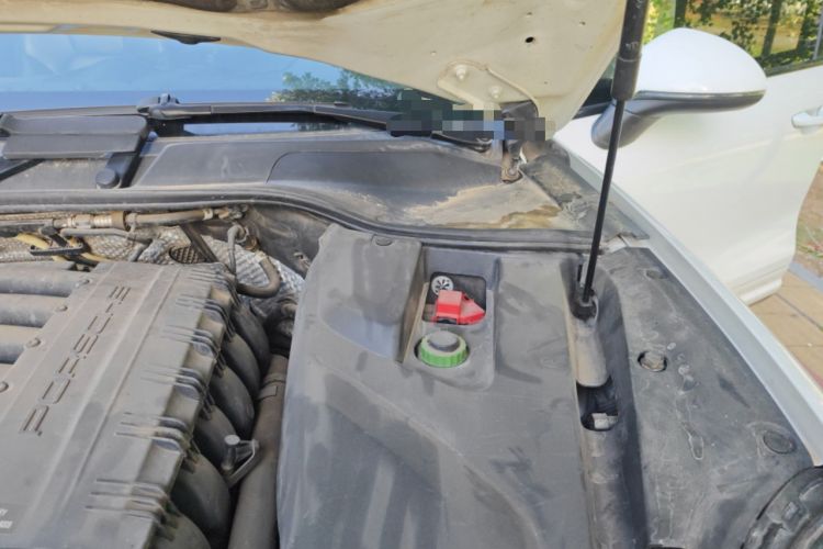 Used Porsche Cayenne  Engine Bay Left