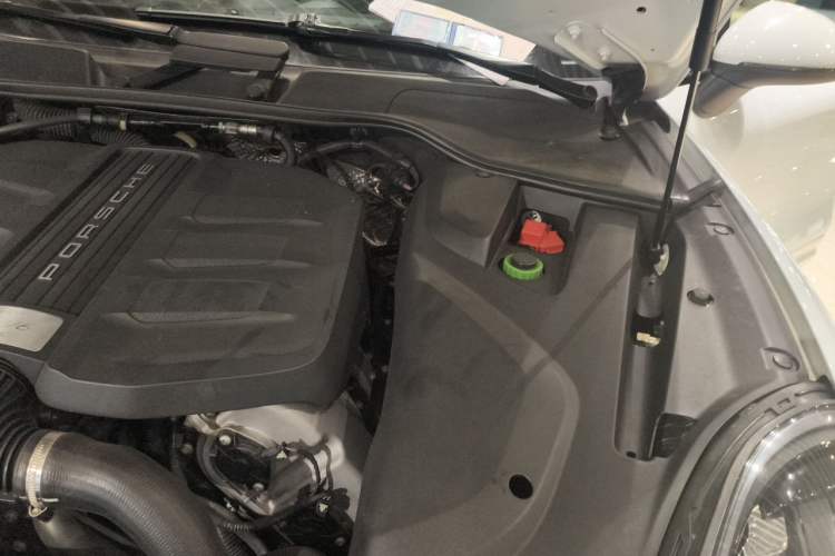 Used Porsche Cayenne 2016 Cayenne GTS 3.6T Engine Bay Left