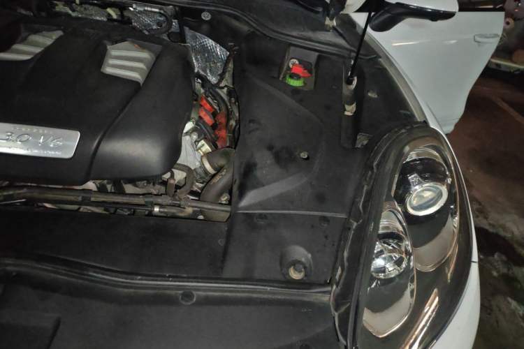 Used Porsche Cayenne 2016 Cayenne Platinum Edition 3.0T Engine Bay Left