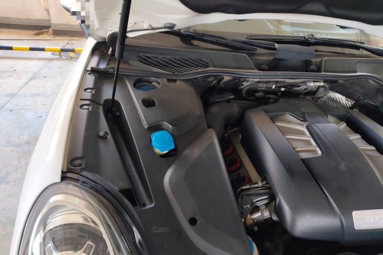 Used Porsche Cayenne 2016 Cayenne Platinum Edition 3.0T Engine Bay Right