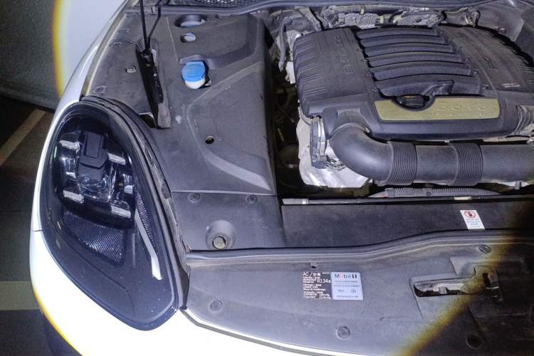 Used Porsche Cayenne 2016 3.6 V6 U.S. specification Engine Bay Right