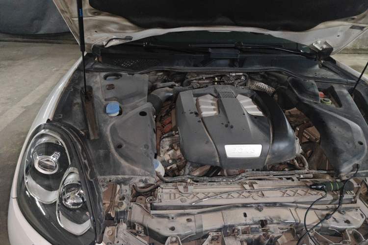 Used Porsche Cayenne 2016 Cayenne Platinum Edition 3.0T Engine Bay Right