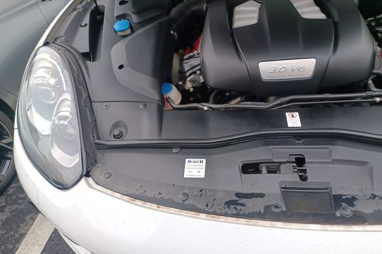 Used Porsche Cayenne 2016 Cayenne 3.0T Engine Bay Right