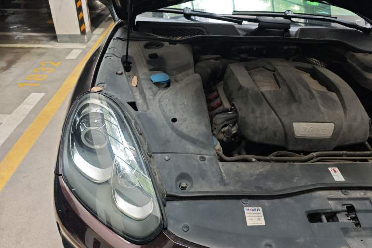 Used Porsche Cayenne 2016 Cayenne 3.0T Engine Bay Right