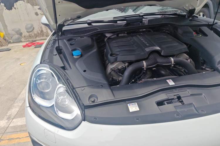 Used Porsche Cayenne 2016 Cayenne S 3.6T Engine Bay Right