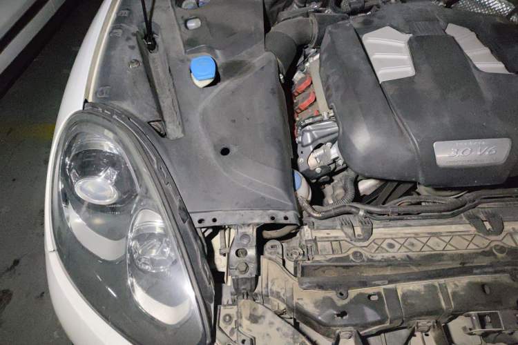 Used Porsche Cayenne 2016 Cayenne 3.0T Engine Bay Right