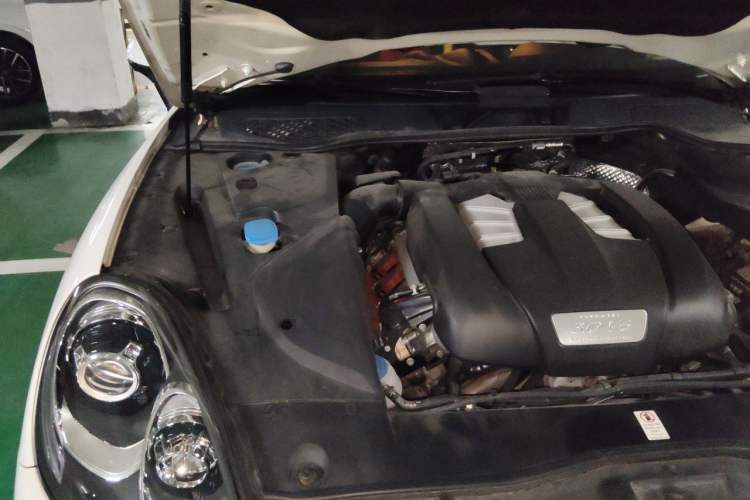 Used Porsche Cayenne 2016 Cayenne Platinum Edition 3.0T Engine Bay Right