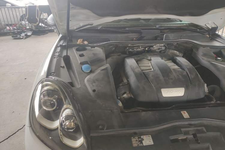 Used Porsche Cayenne 2016 Cayenne Platinum Edition 3.0T Engine Bay Right