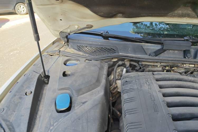 Used Porsche Cayenne  Engine Bay Right
