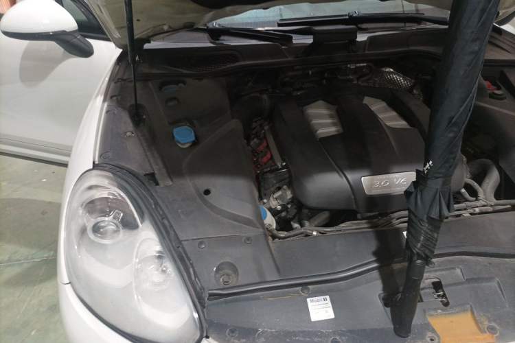 Used Porsche Cayenne 2016 Cayenne 3.0T Engine Bay Right