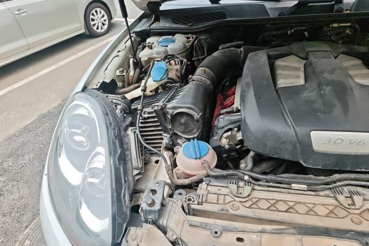 Used Porsche Cayenne 2016 Cayenne 3.0T Engine Bay Right