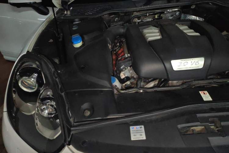 Used Porsche Cayenne 2016 Cayenne Platinum Edition 3.0T Engine Bay Right