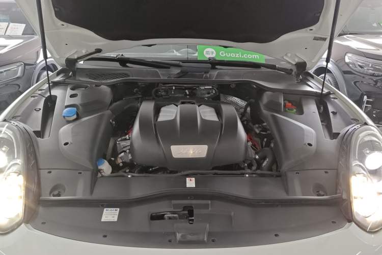 Used Porsche Cayenne 2016 Cayenne 3.0T Engine Bay