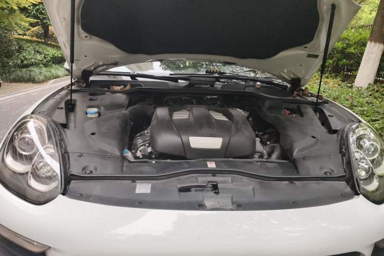 Used Porsche Cayenne 2016 Cayenne 3.0T Engine Bay