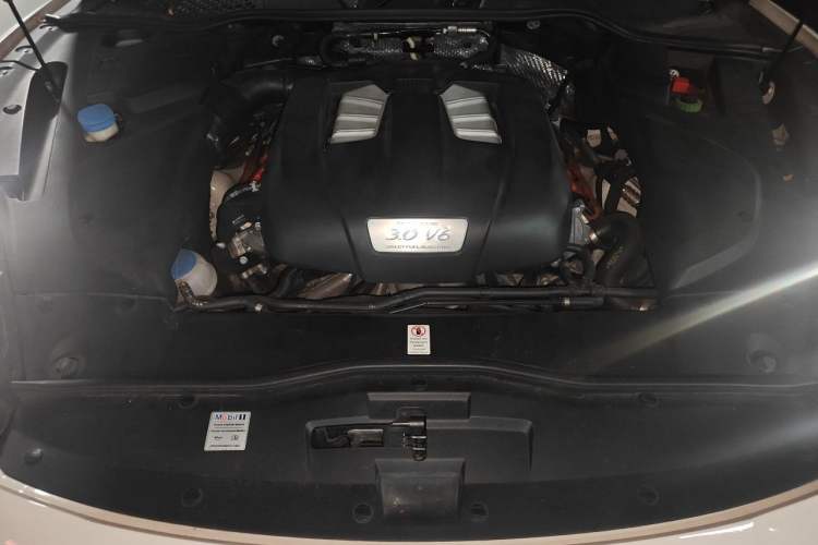 Used Porsche Cayenne 2016 Cayenne 3.0T Engine Bay