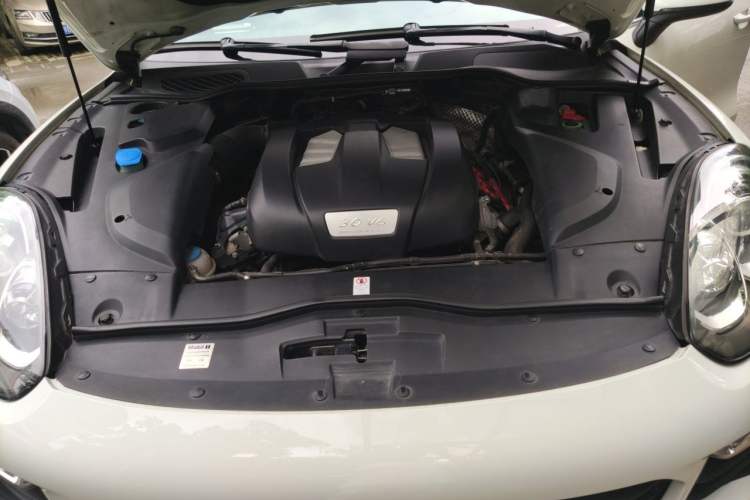 Used Porsche Cayenne 2016 Cayenne 3.0T Engine Bay