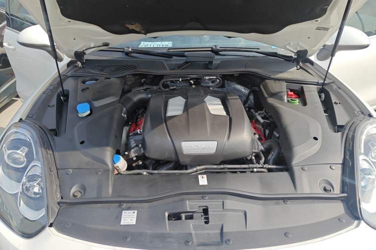 Used Porsche Cayenne 2016 Cayenne 3.0T Engine Bay