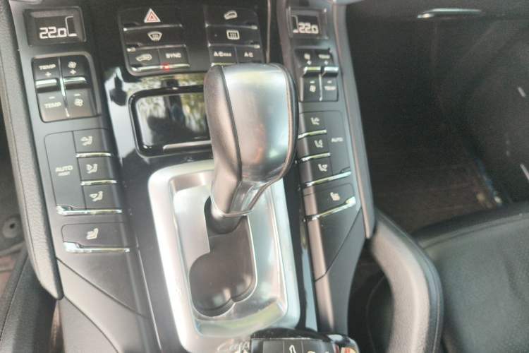 Used Porsche Cayenne 2016 Cayenne Platinum Edition 3.0T Gear Lever