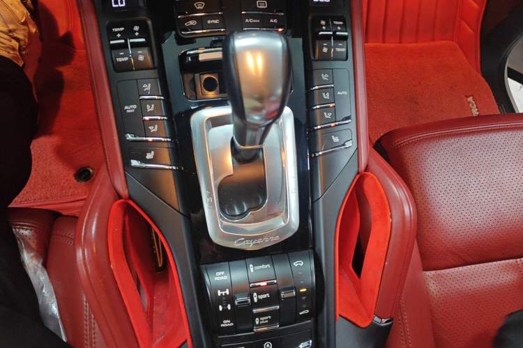 Used Porsche Cayenne 2016 Cayenne Platinum Edition 3.0T Gear Lever