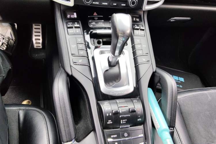 Used Porsche Cayenne 2016 Cayenne Platinum Edition 3.0T Gear Lever