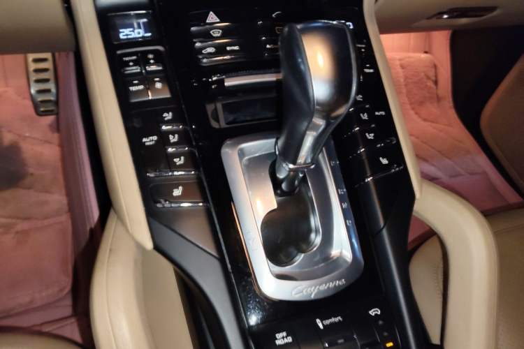 Used Porsche Cayenne 2016 Cayenne Platinum Edition 3.0T Gear Lever