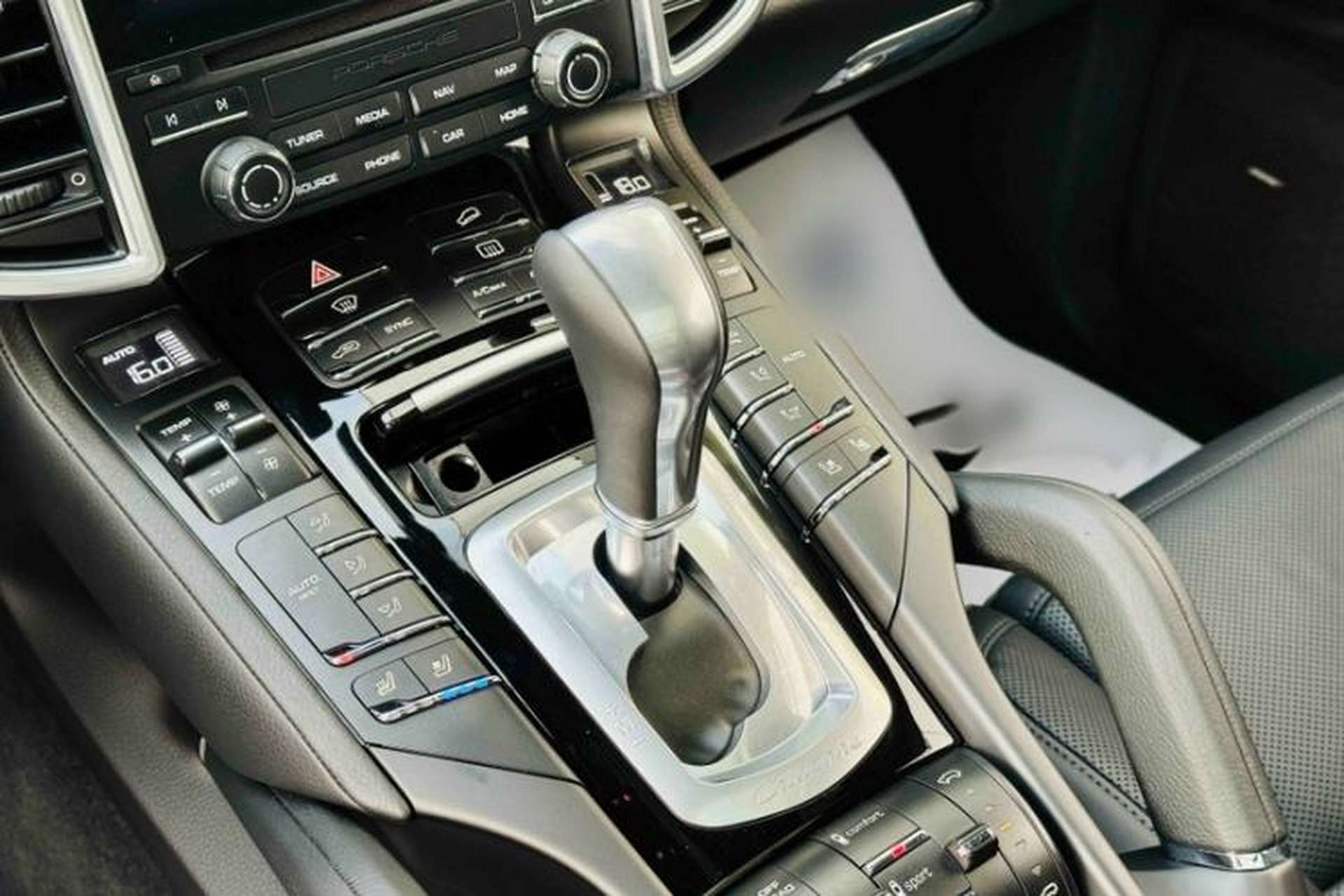 Used Porsche Cayenne 2016 Cayenne Platinum Edition 3.0T Gear Lever